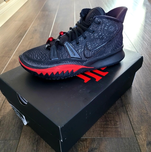 black red kyrie 7